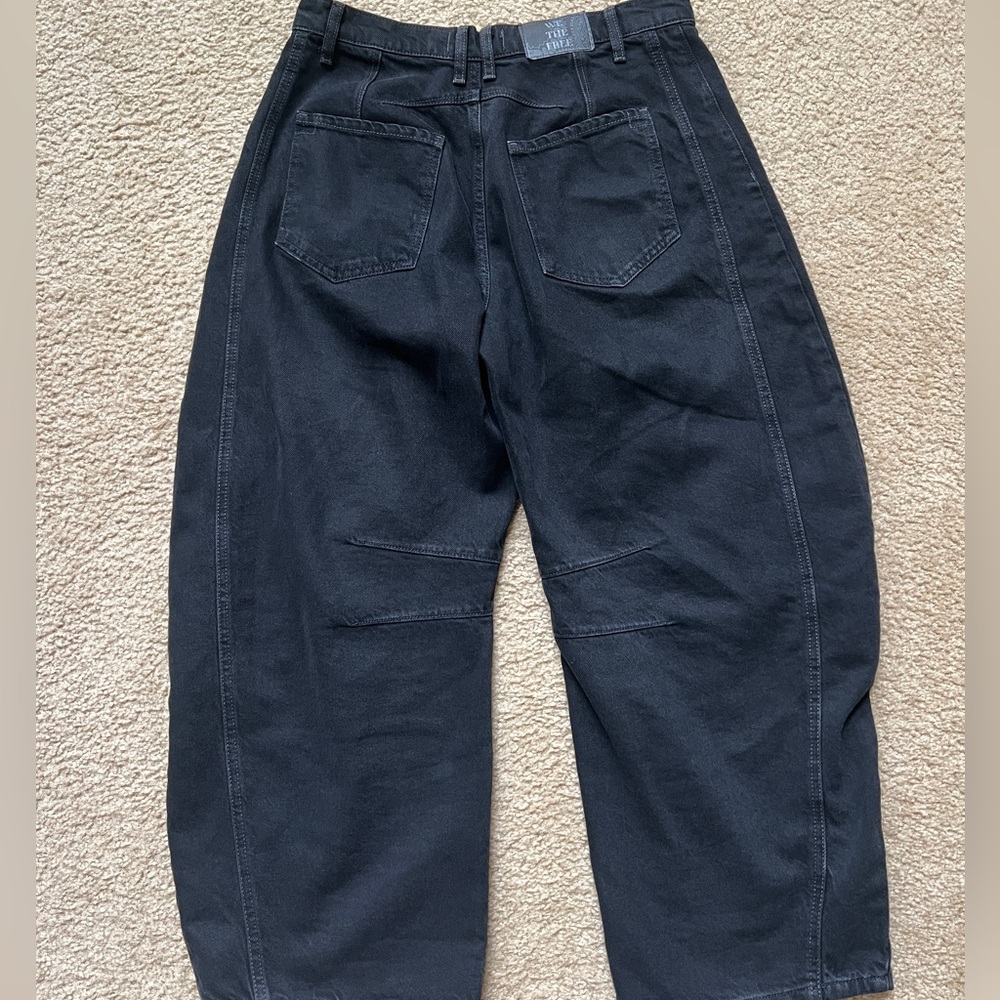 Free People We The Free Good Luck Mid-Rise
Barrel Jeans - Size 29 Regular - Picture 2 of 6